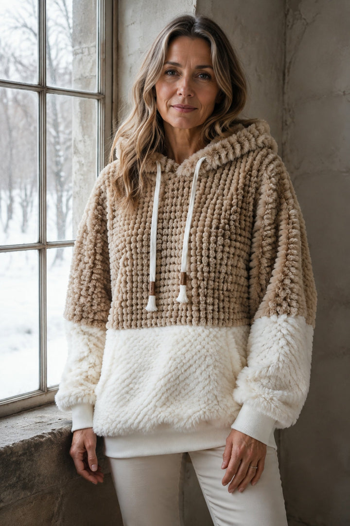 Herfst/winter nieuwe modieuze casual zachte pluche effen kleur patchwork crewneck hoodie met capuchon en koord, lange mouwen, patchzak, warm sweatshirt voor dames editorial product photograph