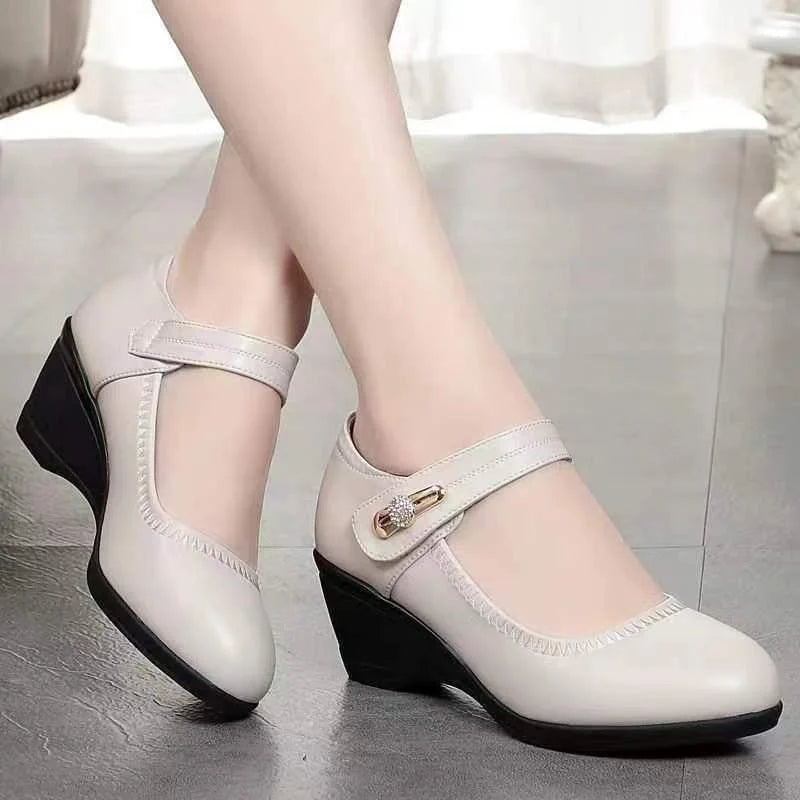Norma | Grip Sole Mid Heel Pumps