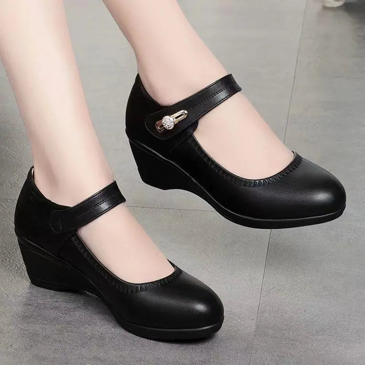 Norma | Grip Sole Mid Heel Pumps