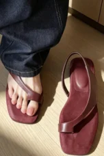 Lois | Toe Post Leather Flat Sandals