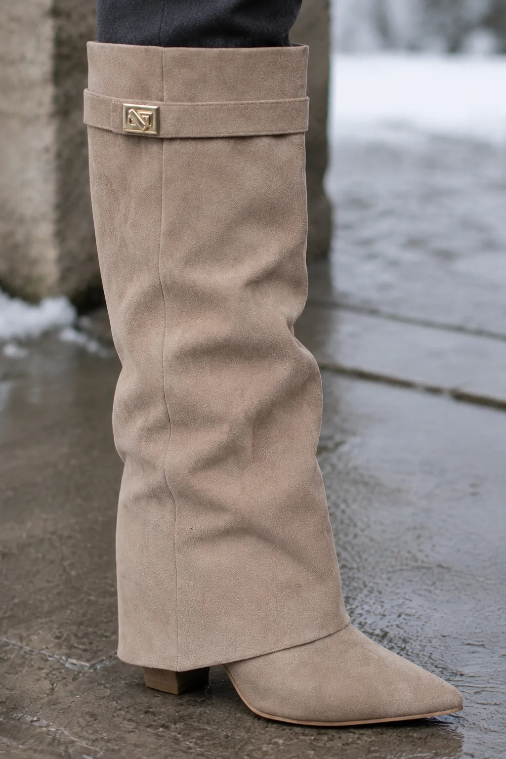 Loretta suede material close-up