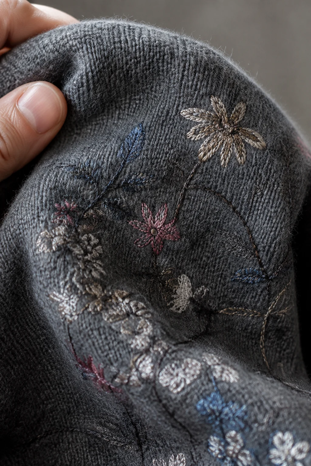 Marguerite | 100% Merino Wool Pullover - fabric close-up