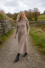 Valéda | 100% Wool Sweater Maxi Dress - Khaki lifestyle